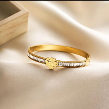 Clover Bangle